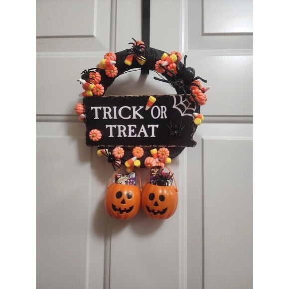 Other - Trick or Treat Halloween Wreath 8 1/2 inches-NEW